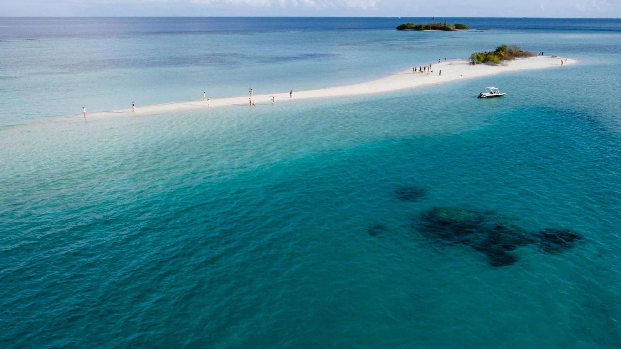 Tranquila Beach Hotel Rasdhoo Екстер'єр фото