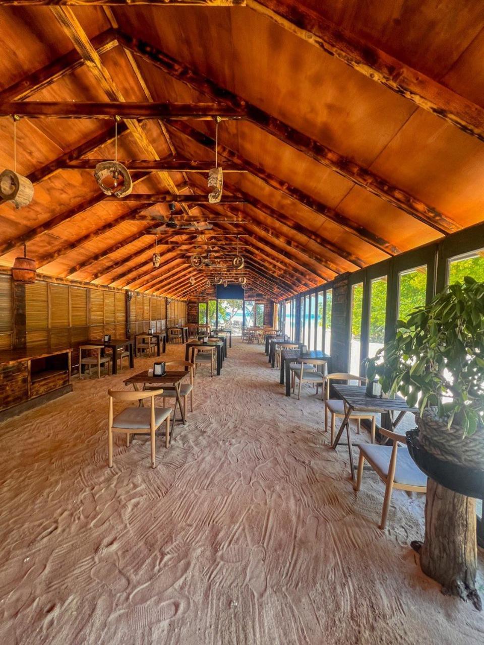 Tranquila Beach Hotel Rasdhoo Екстер'єр фото