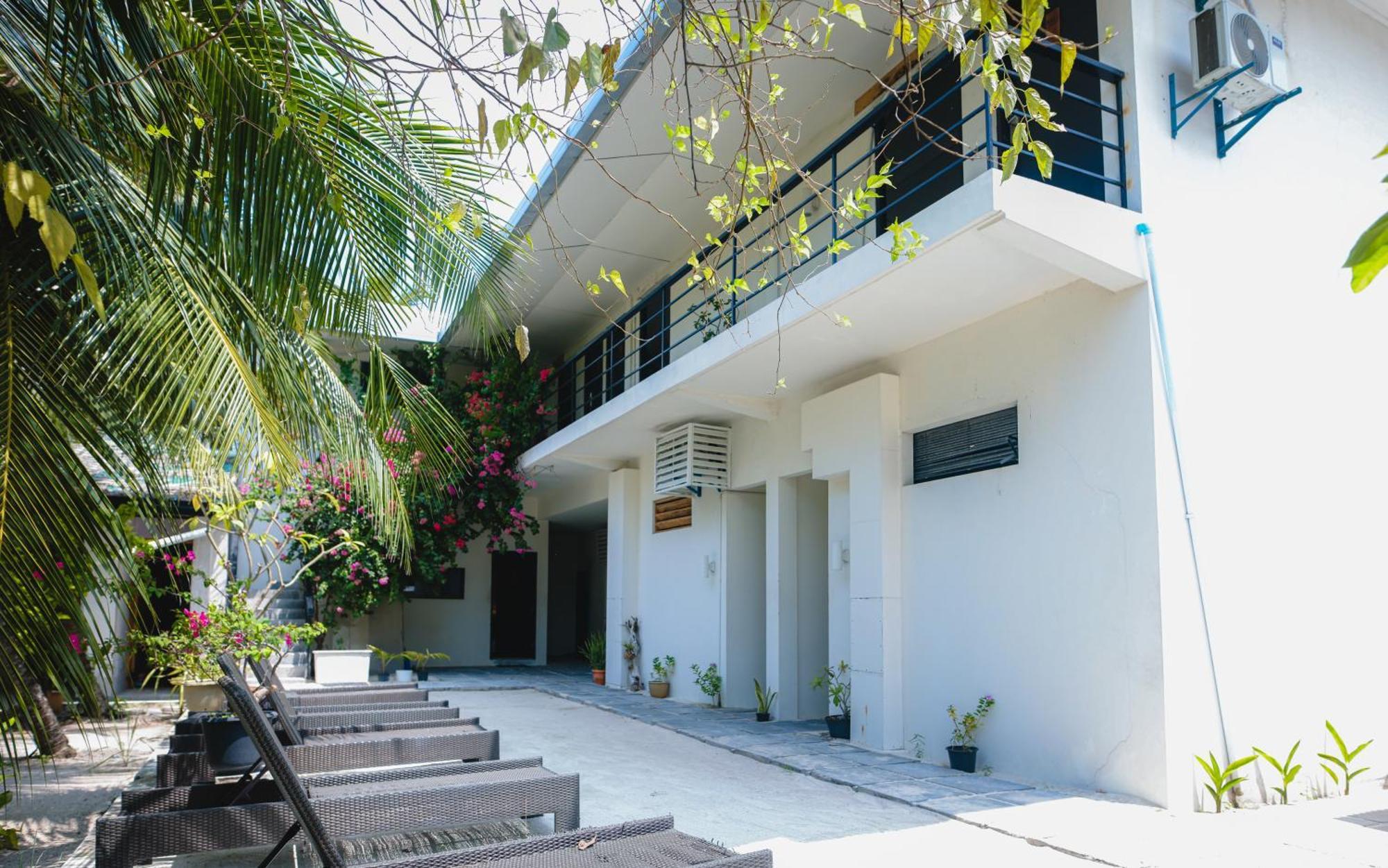 Tranquila Beach Hotel Rasdhoo Екстер'єр фото