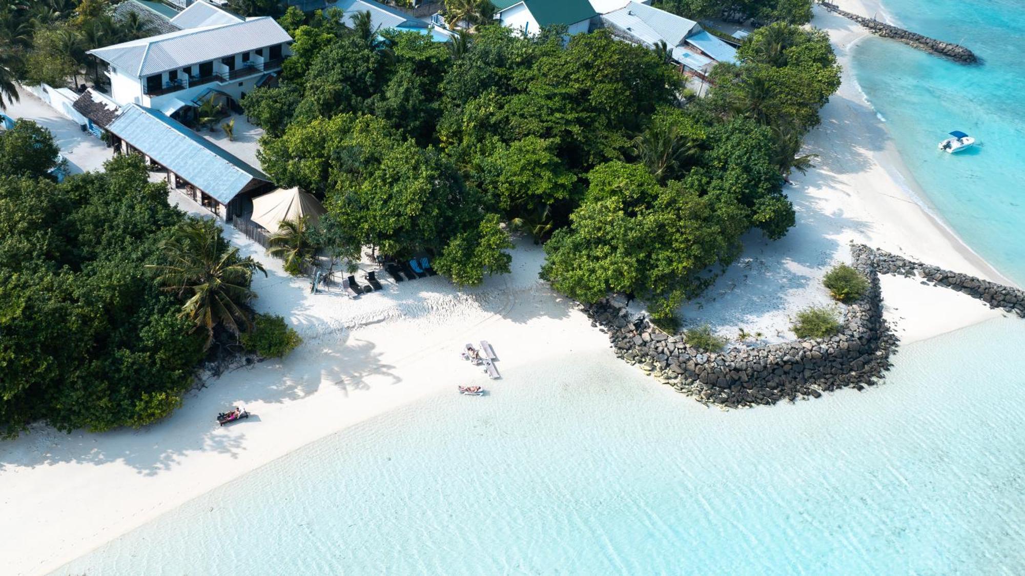 Tranquila Beach Hotel Rasdhoo Екстер'єр фото